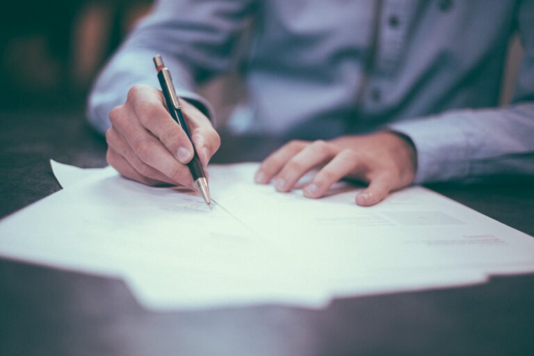 Soluções jurídicas que acolhem, orientam e resolvem